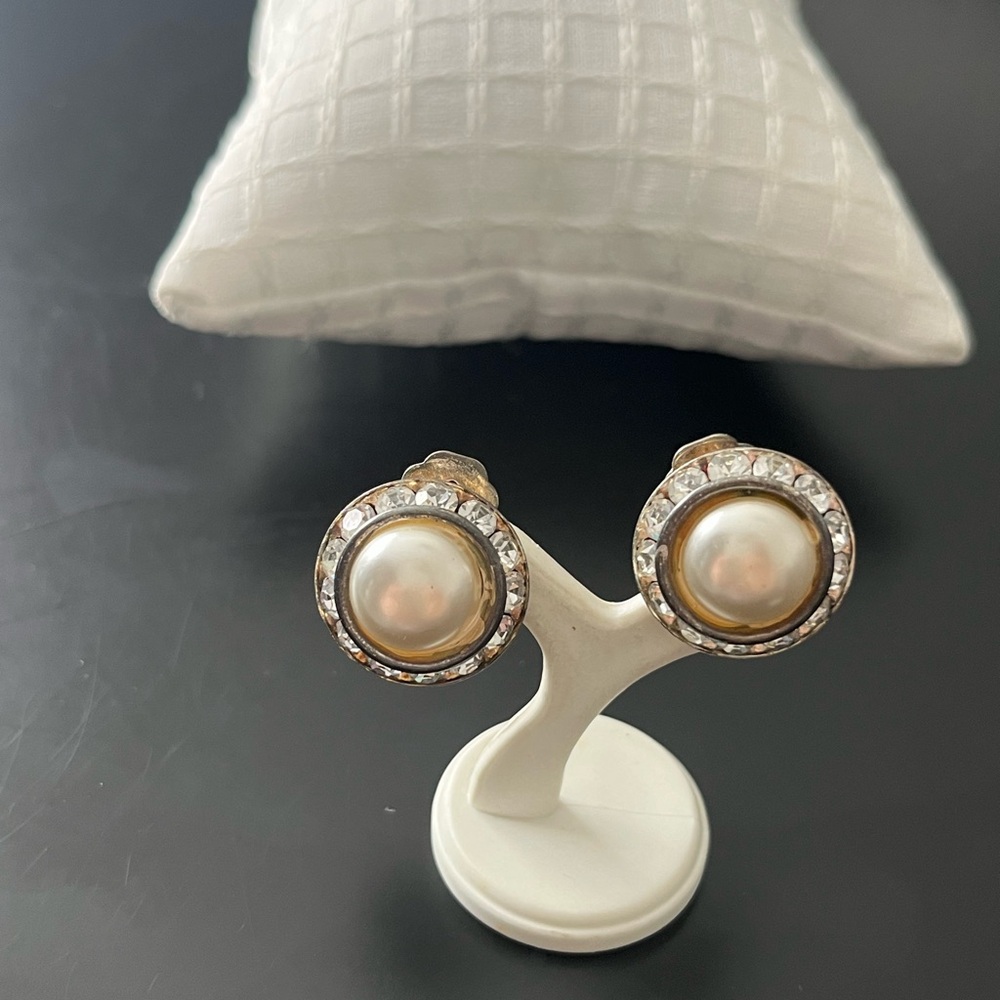 Vintage pearl clip on earrings